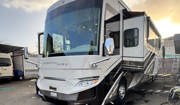 RV Detailing, Polish and Wax Job by Younik Auto Custom